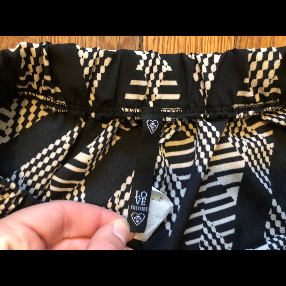 Pattern Shorts - Picture 2 of 3